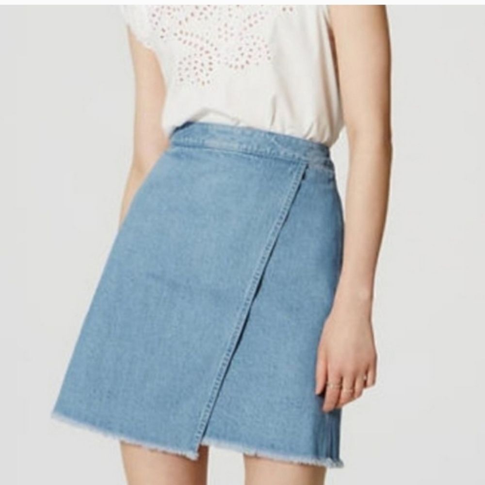 Ann Taylor Loft light wash frayed hem faux-wrapped denim mini skirt sz 14 Preppy